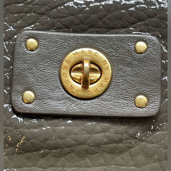 Marc Jacobs embossed gray patent leather laptop purse bag - Picture 8 of 14